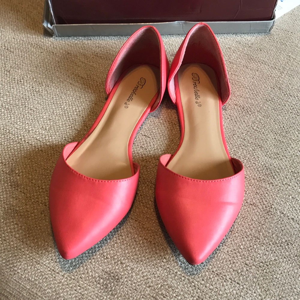 Breckelle’s d’orsay flats “Dolley” grapefruit